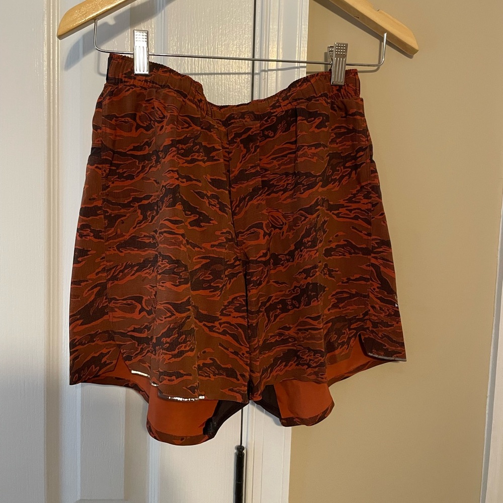 Men’s Tiger Stripe Orange Lululemon Surge Shorts. Inseam 4’. Size Medium.